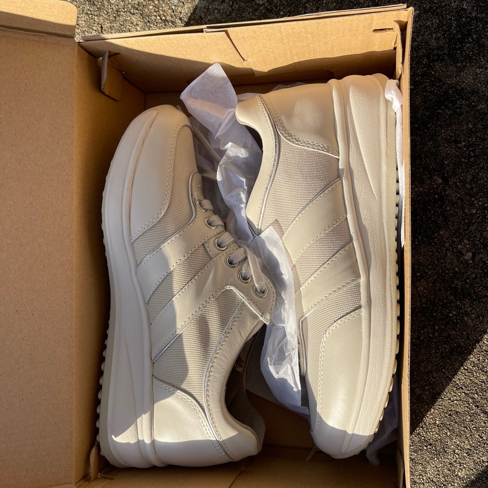 Easy spirit tennis shoes